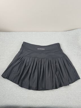 Gold Hinge Black Pleated Active Skirt